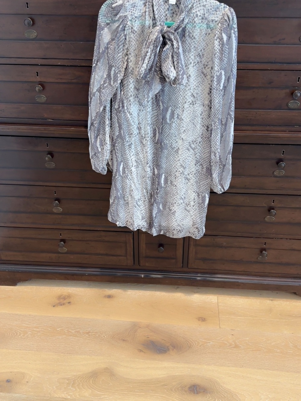 Diane Von Furstenberg Gray Snake-Print Long Sleeve Tie-Neck Dress